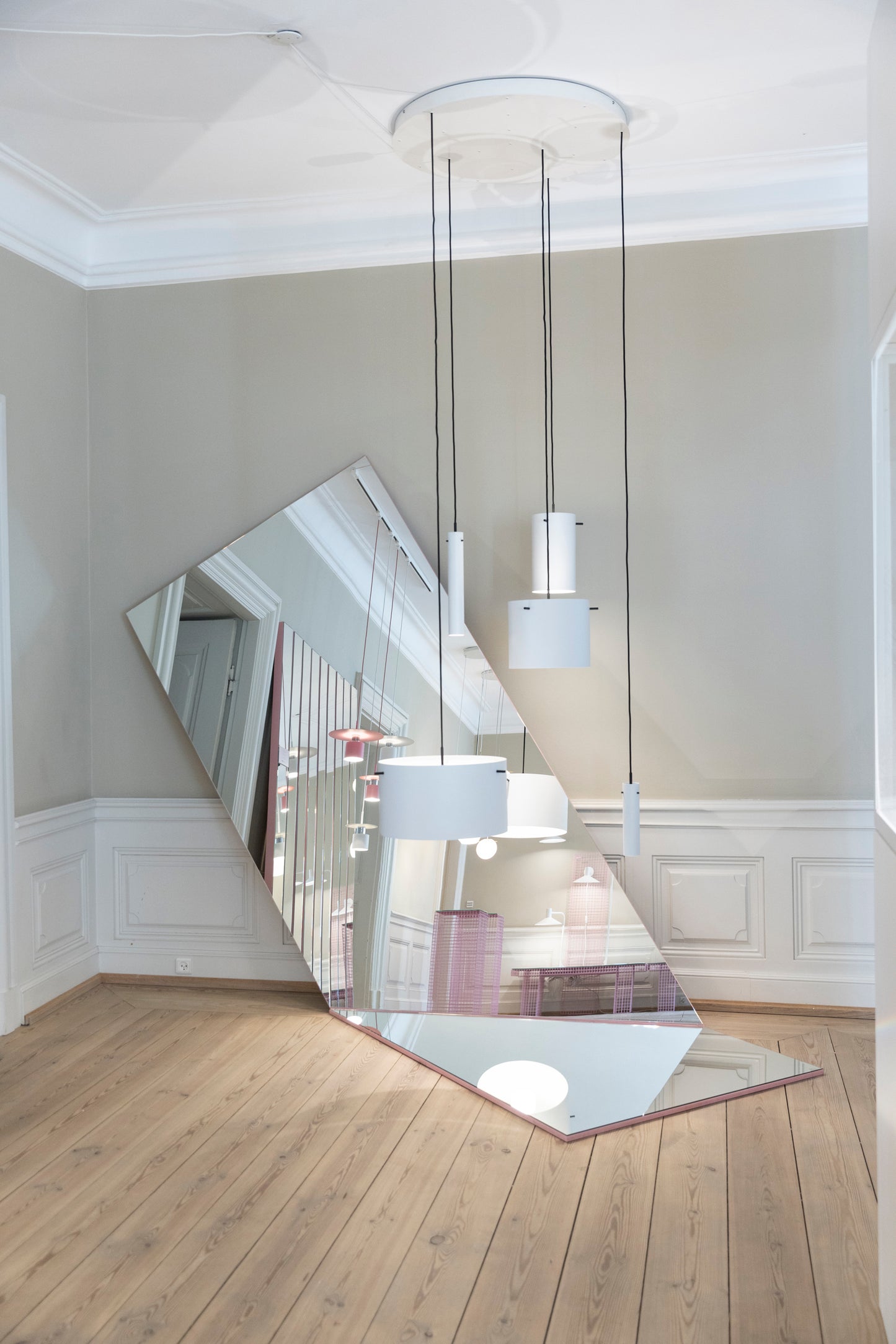 FM 1954 Pendant, Matt White structure