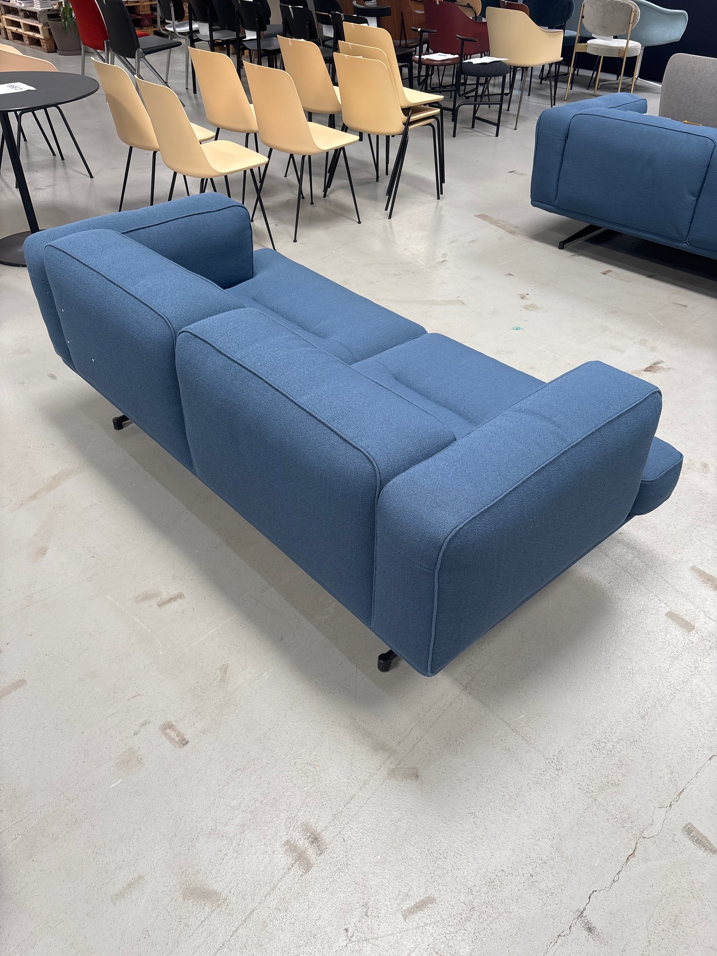 Inland AV22 sofa