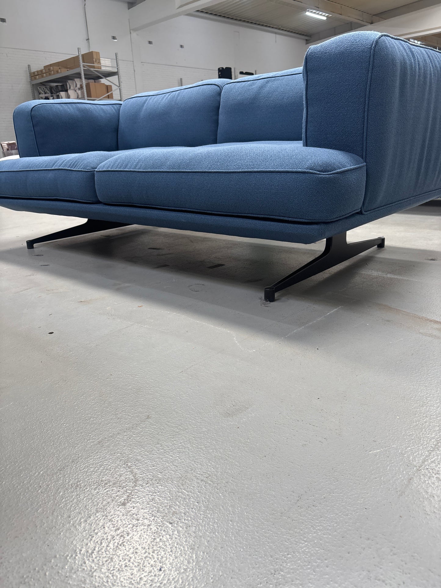 Inland AV22 sofa