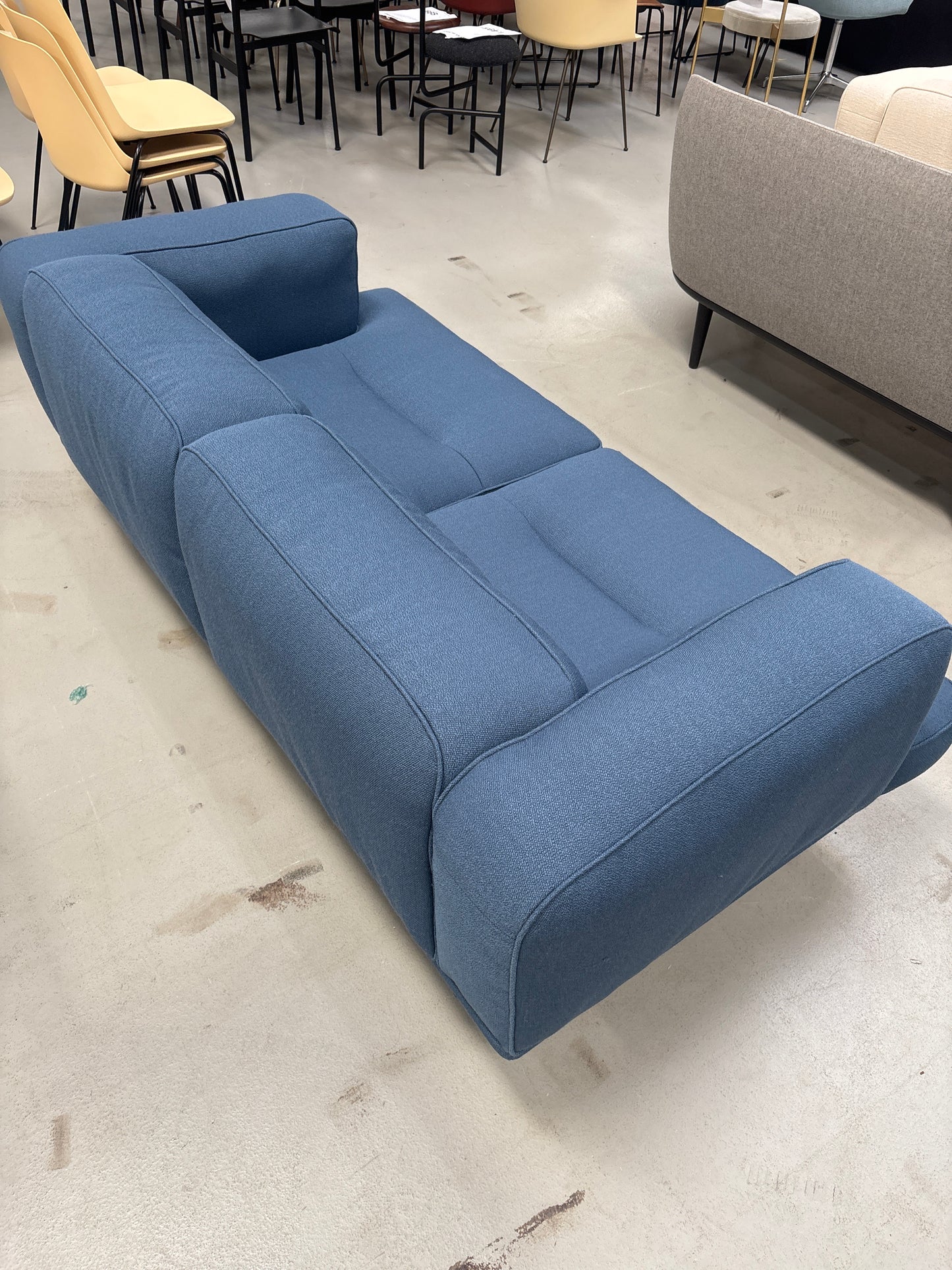 Inland AV22 sofa
