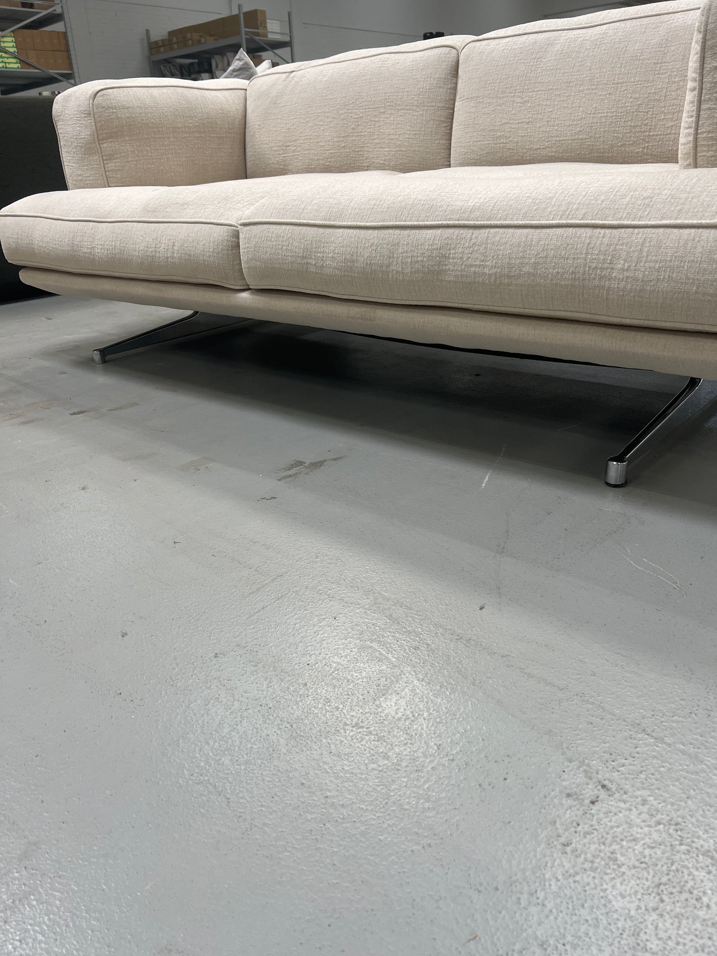 Inland AV22 sofa