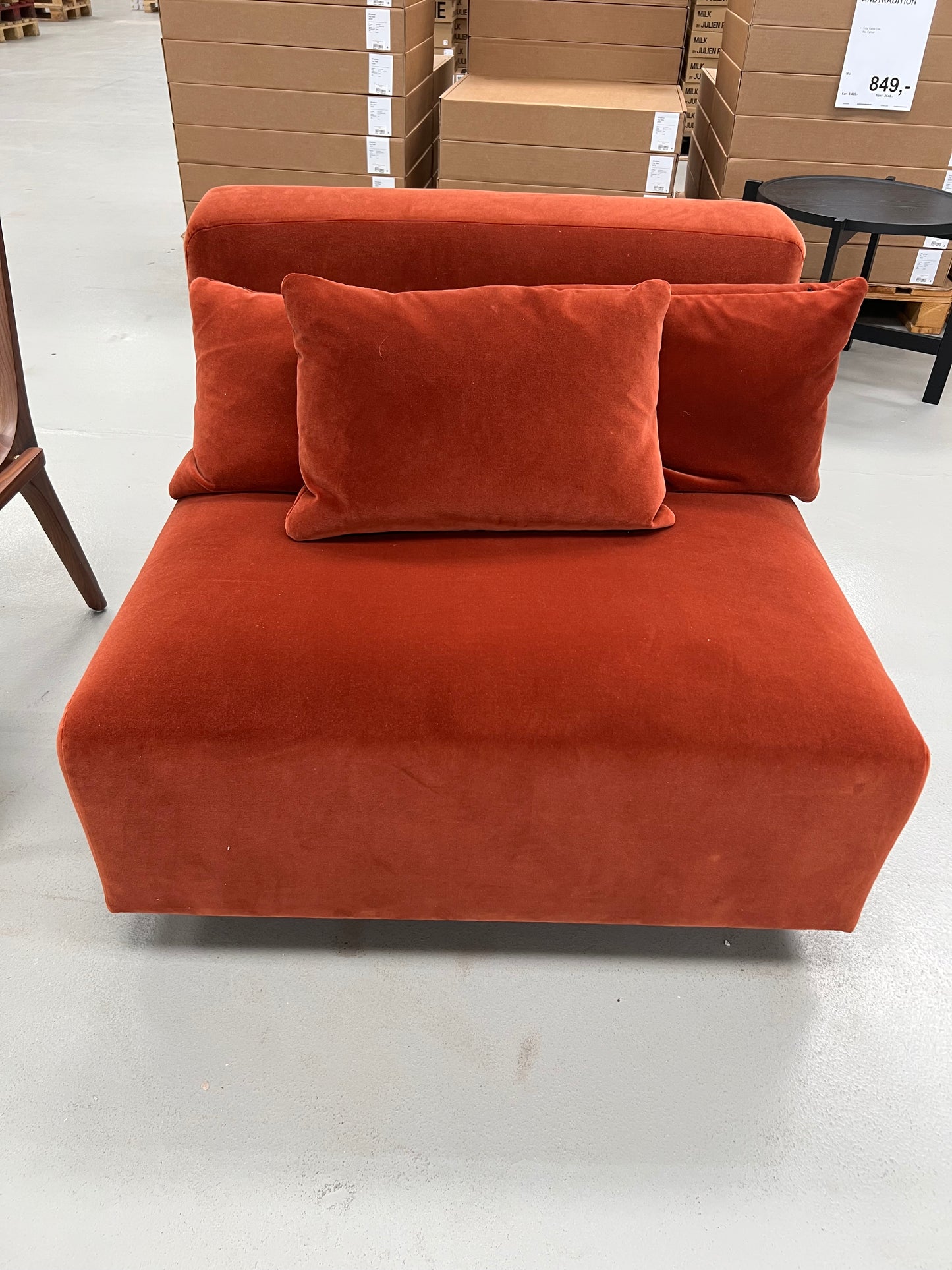Develius Lounge Chair