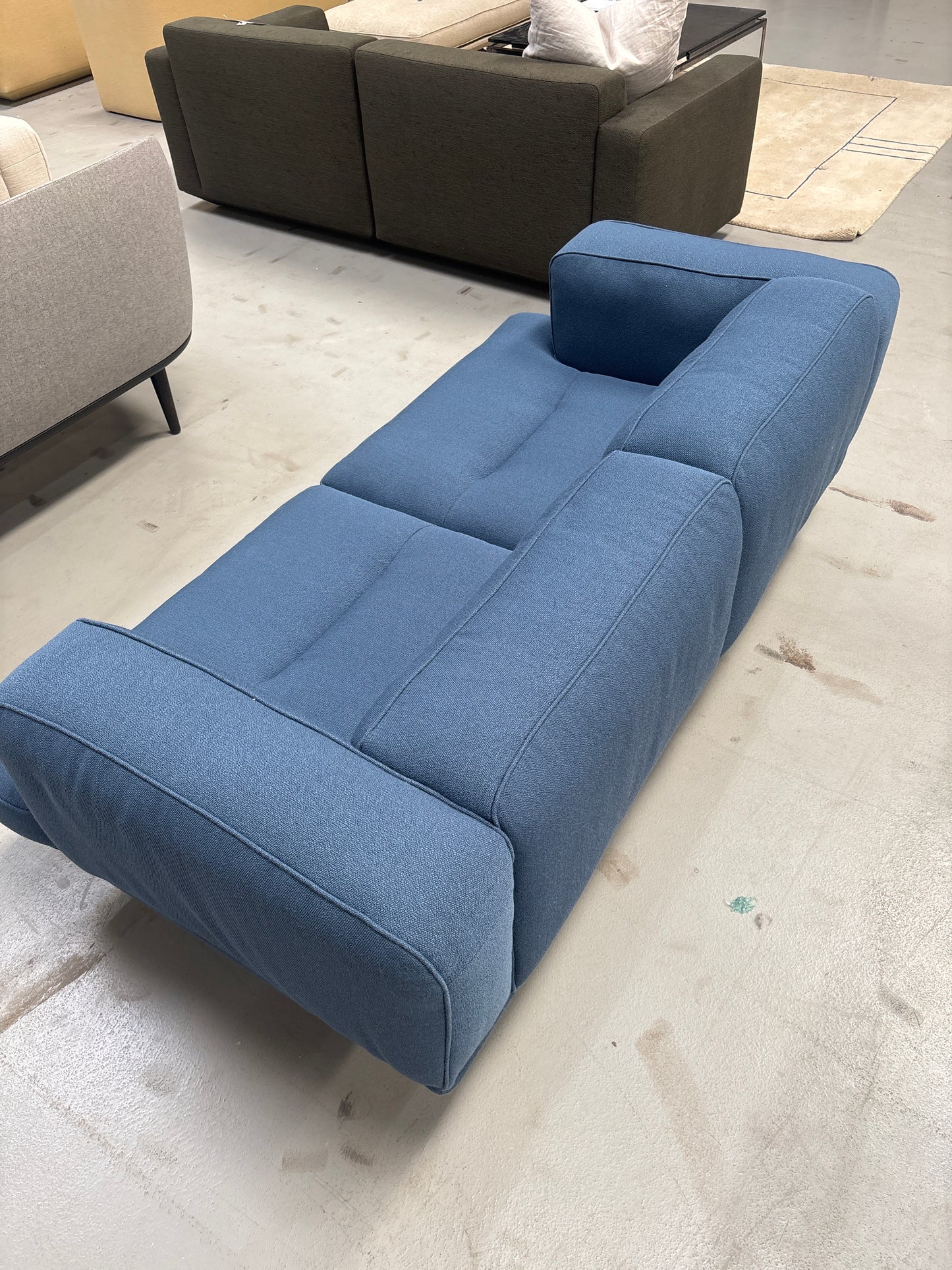 Inland AV22 sofa
