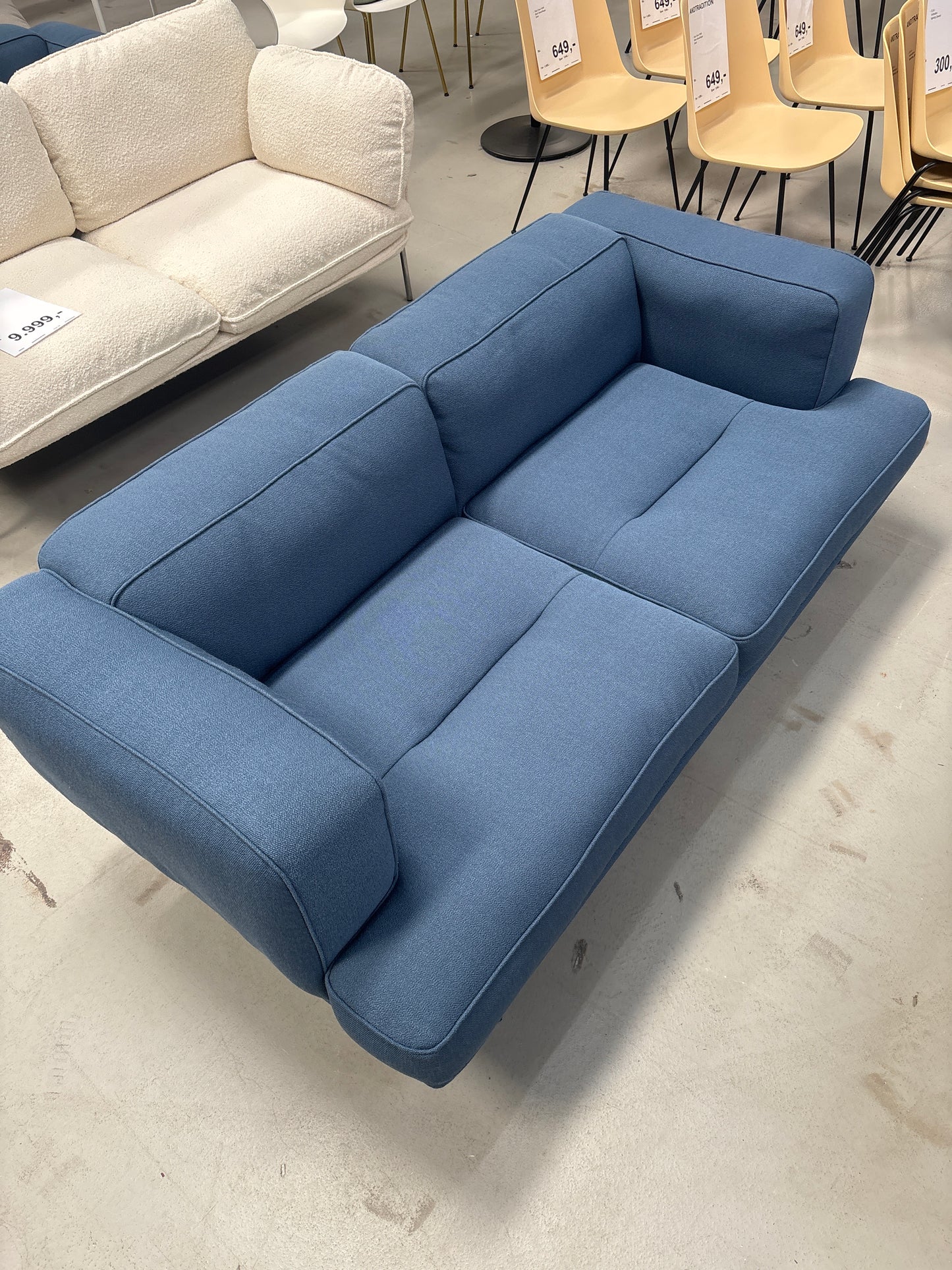 Inland AV22 sofa