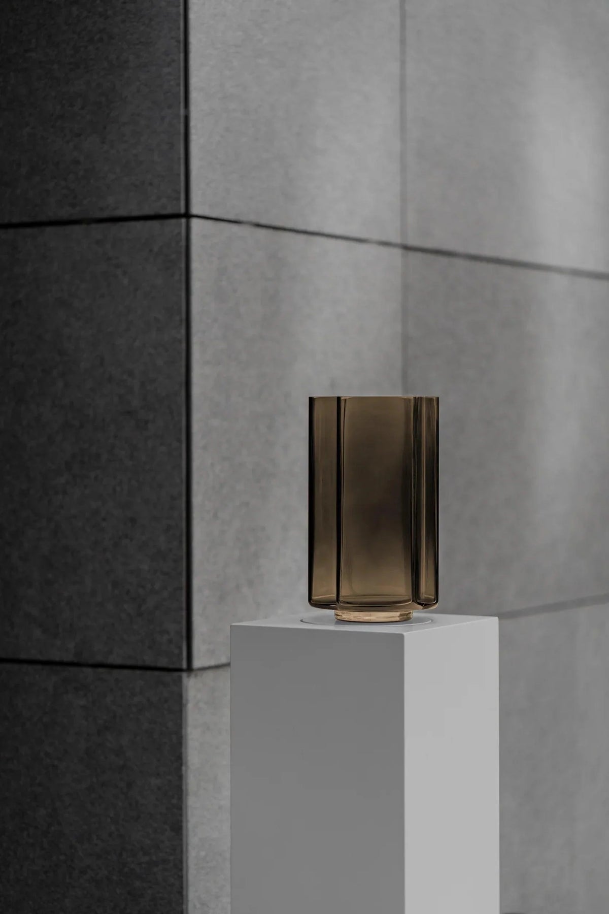 Funki Vase Asymmetric, Smoke