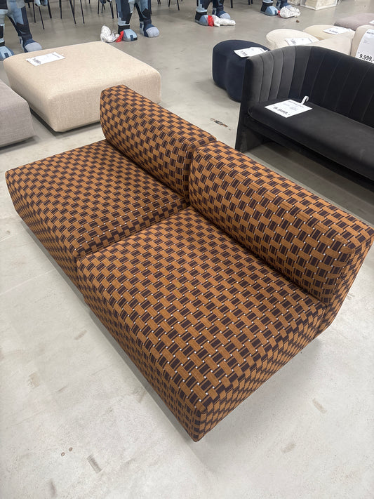 Develius 2. pers sofa ( polstrede sider) fra Andtradition