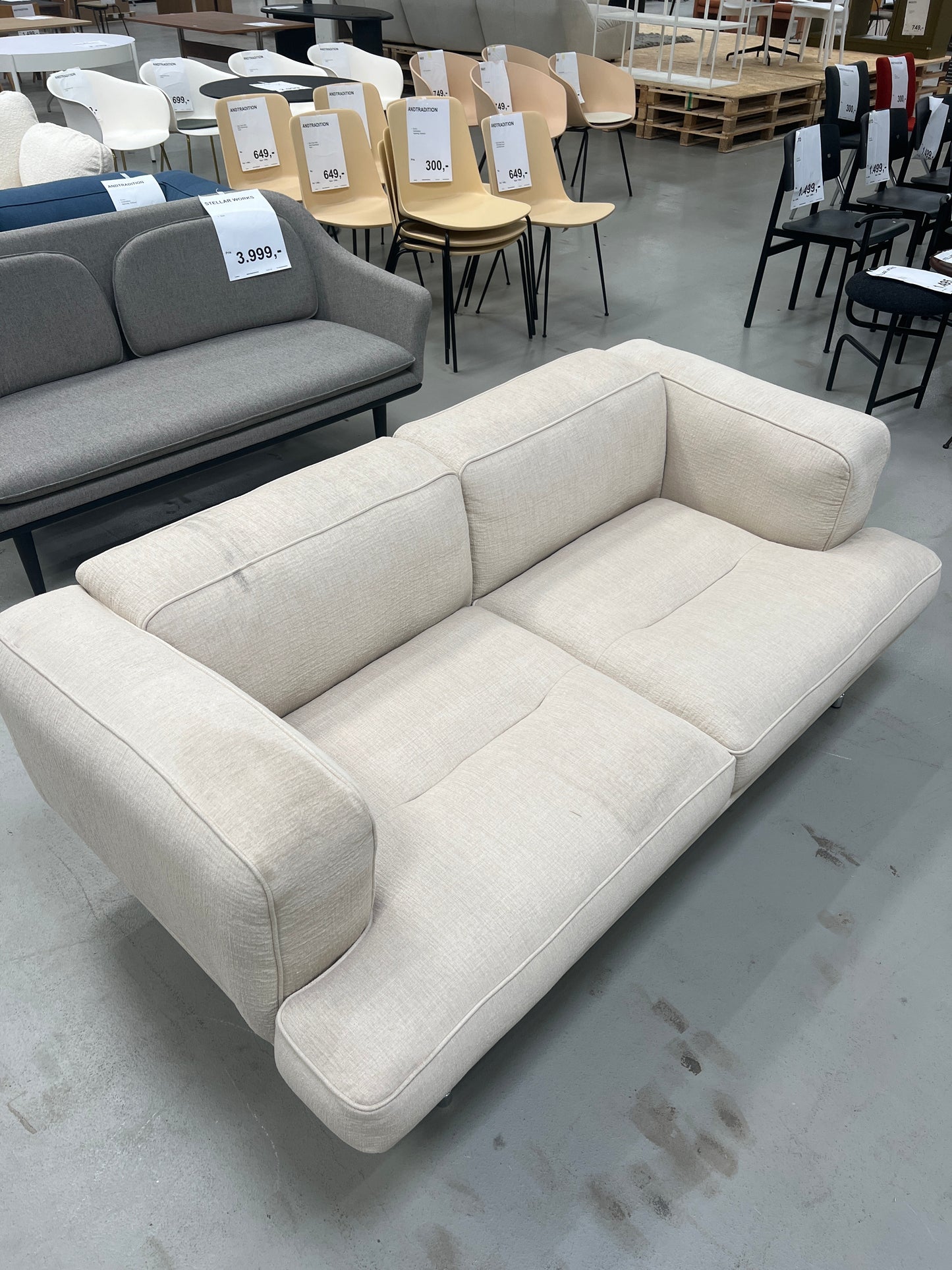 Inland AV22 sofa