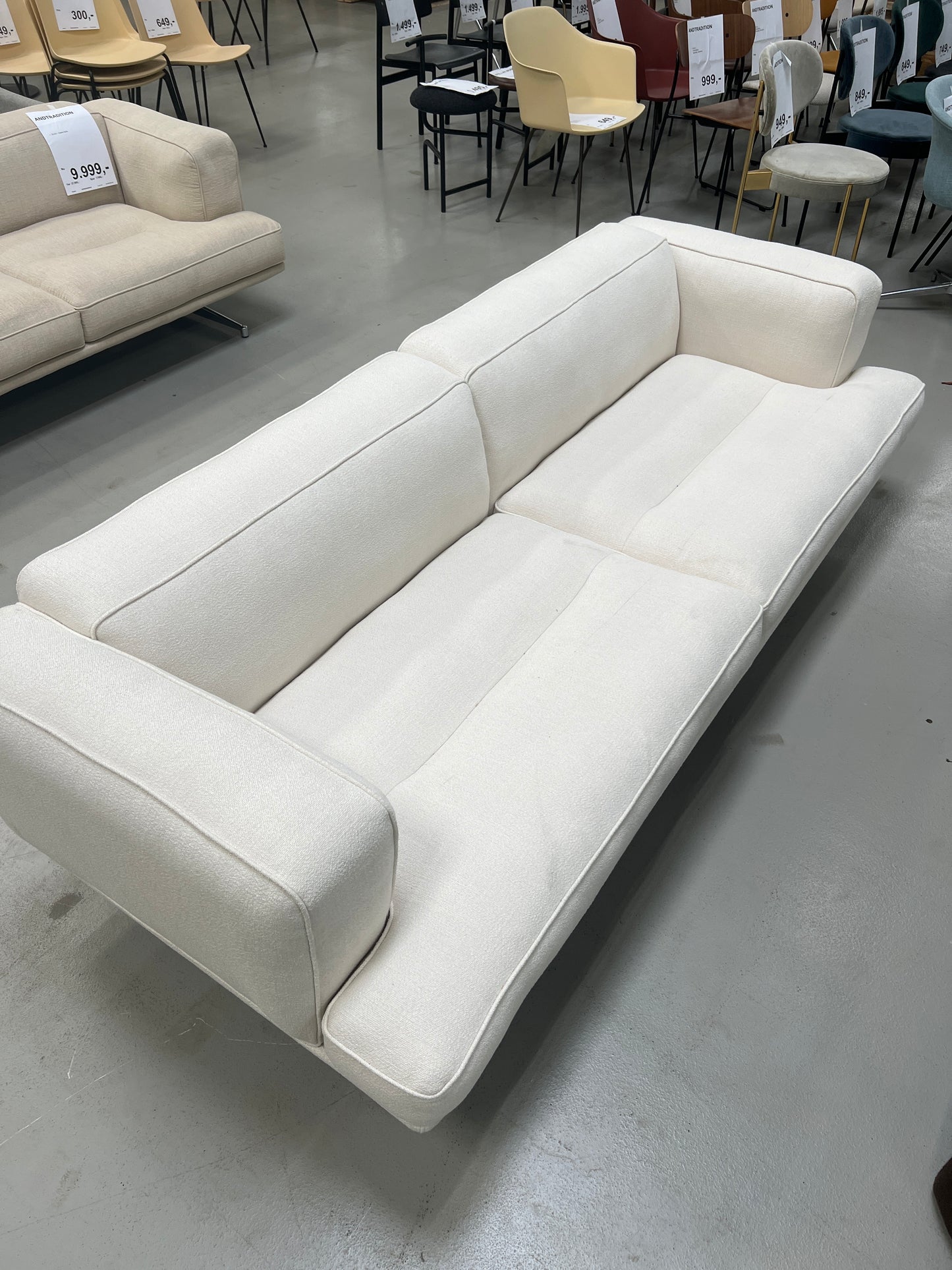 Inland AV23 Sofa