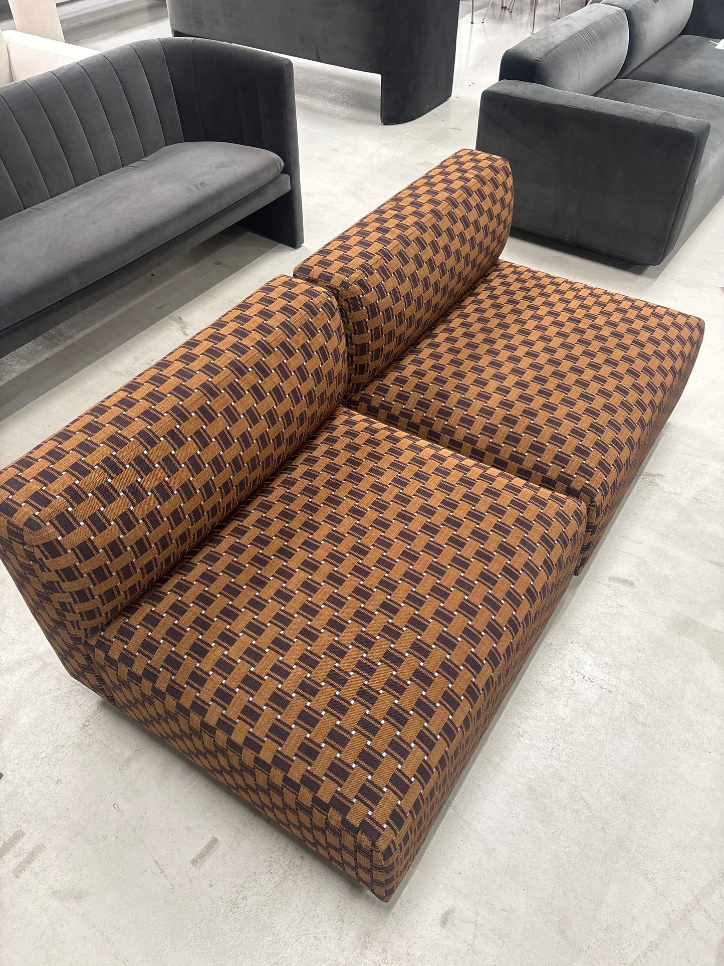 Develius 2. pers sofa ( polstrede sider) fra Andtradition