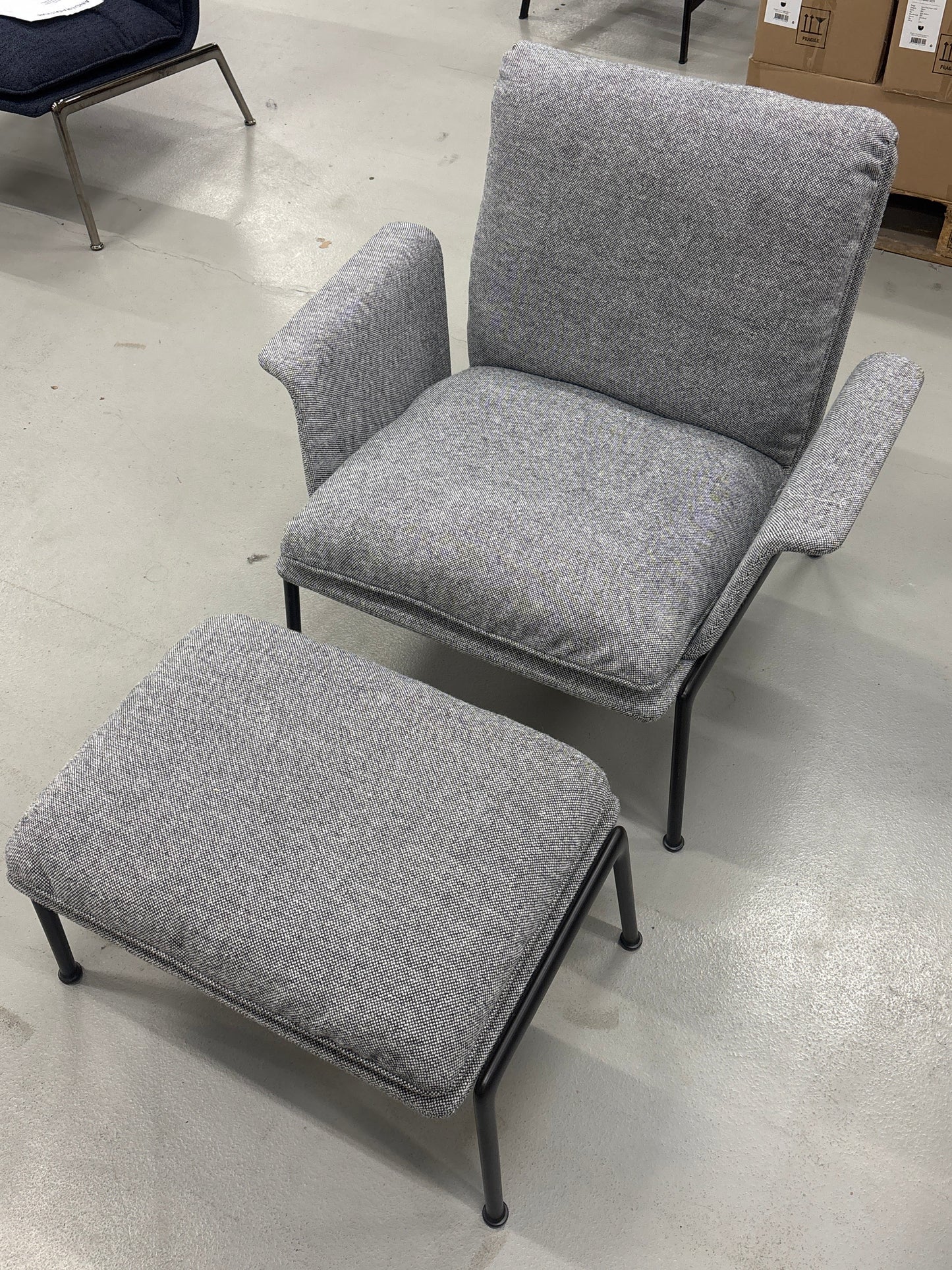 Muno LN19 Lounge Chair + Skammel