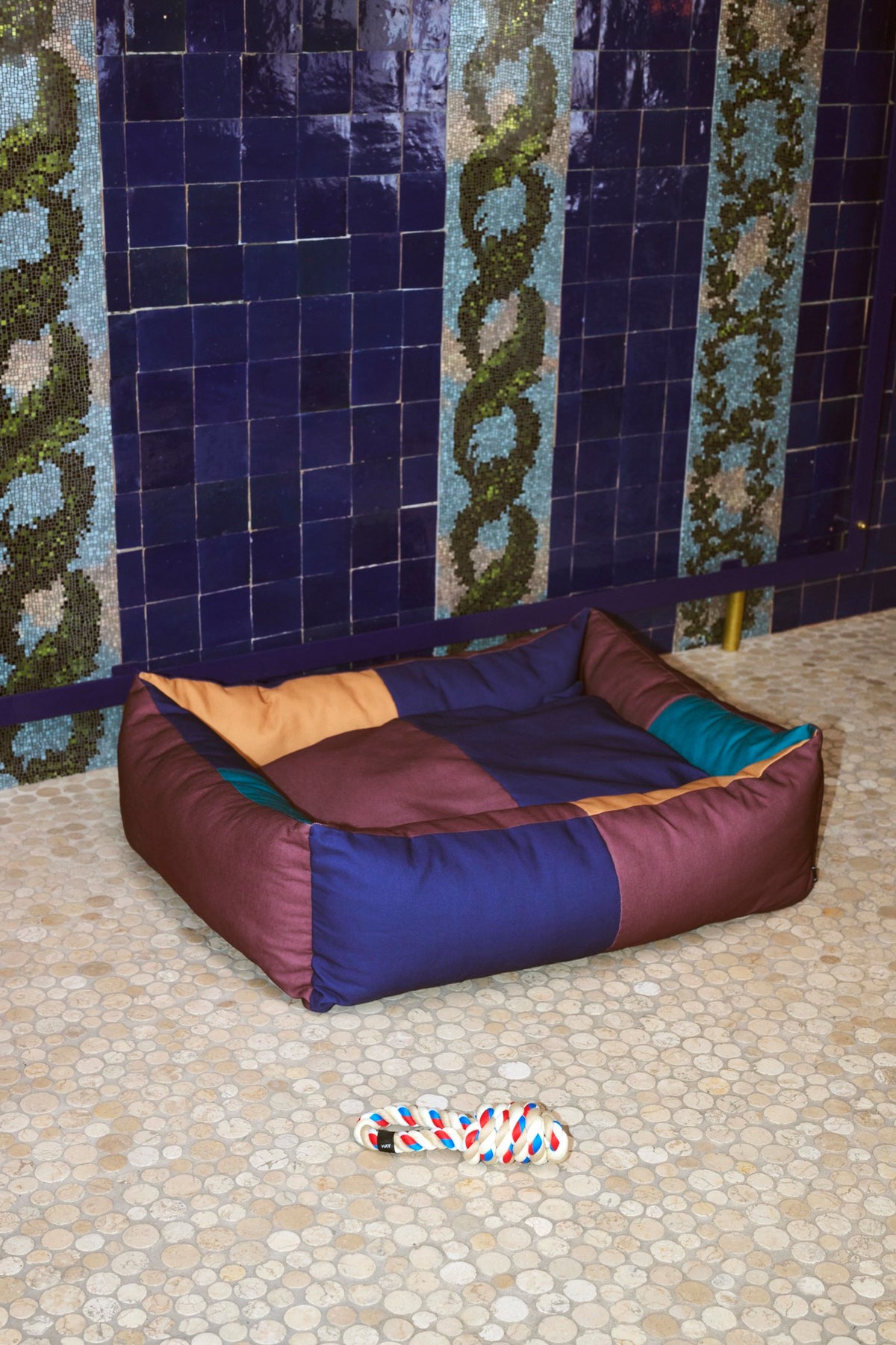 Dogs Bed Burgundy/Green, Large