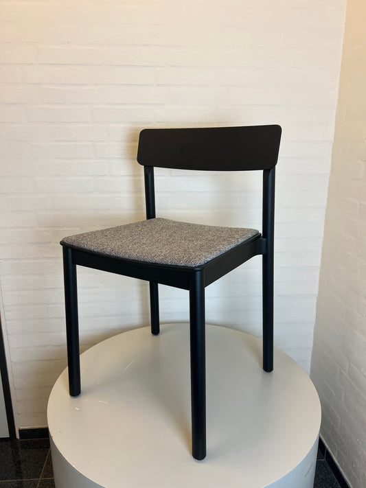 Betty Chair TK3 Black/Hallingdal 166