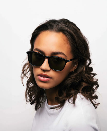 Sean Black Green, Solbrille